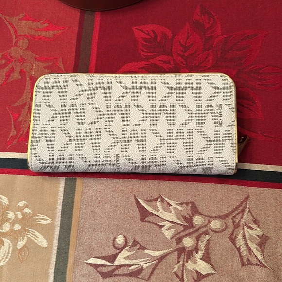 MK handbag and wallet set bought at Same times white w/tan handbag - Picture 13 of 16